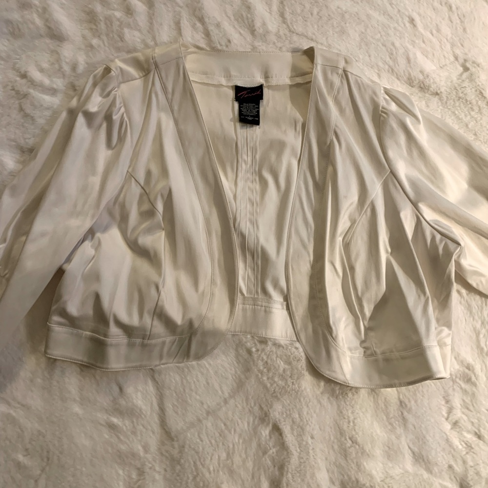 White sleeved cropped jacket